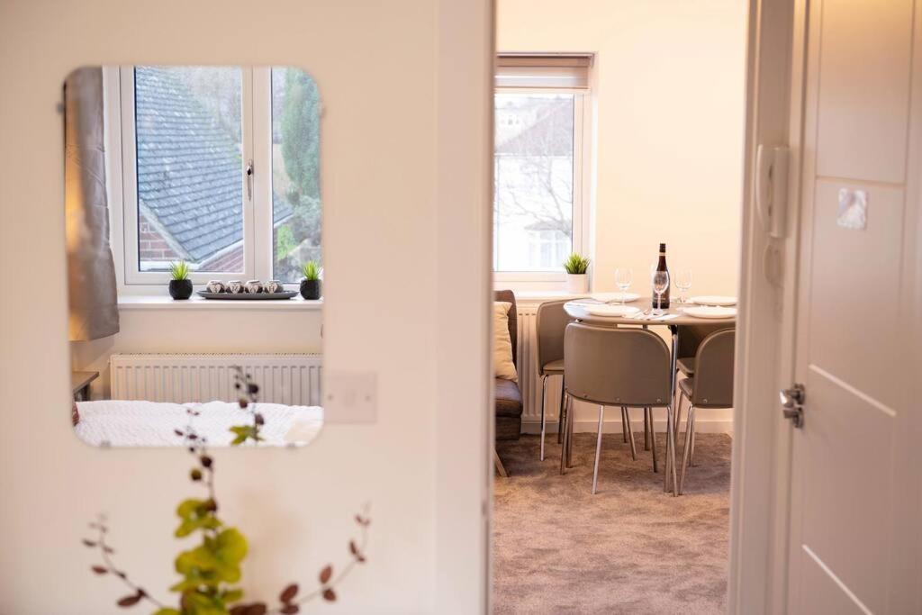 Walnut Flats-F5, Stylish 1-Bedroom - Parking, Netflix, Wifi - Close To Oxford, Bicester & Blenheim Palace Kidlington Exterior photo