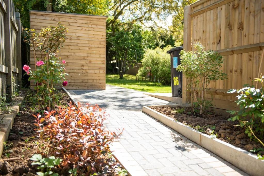 Walnut Flats-F5, Stylish 1-Bedroom - Parking, Netflix, Wifi - Close To Oxford, Bicester & Blenheim Palace Kidlington Exterior photo