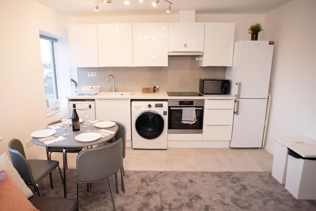 Walnut Flats-F5, Stylish 1-Bedroom - Parking, Netflix, Wifi - Close To Oxford, Bicester & Blenheim Palace Kidlington Exterior photo