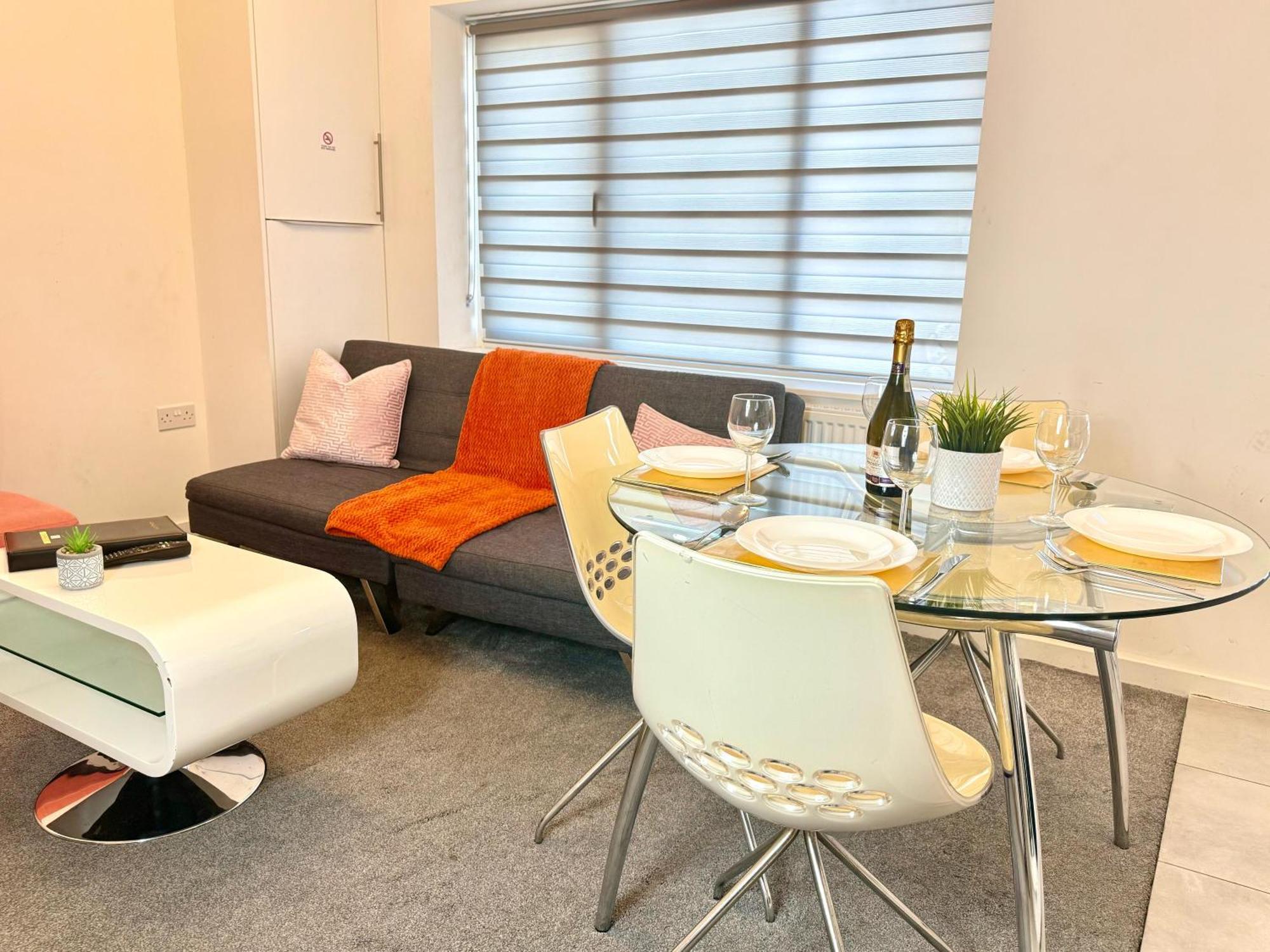 Walnut Flats-F5, Stylish 1-Bedroom - Parking, Netflix, Wifi - Close To Oxford, Bicester & Blenheim Palace Kidlington Exterior photo