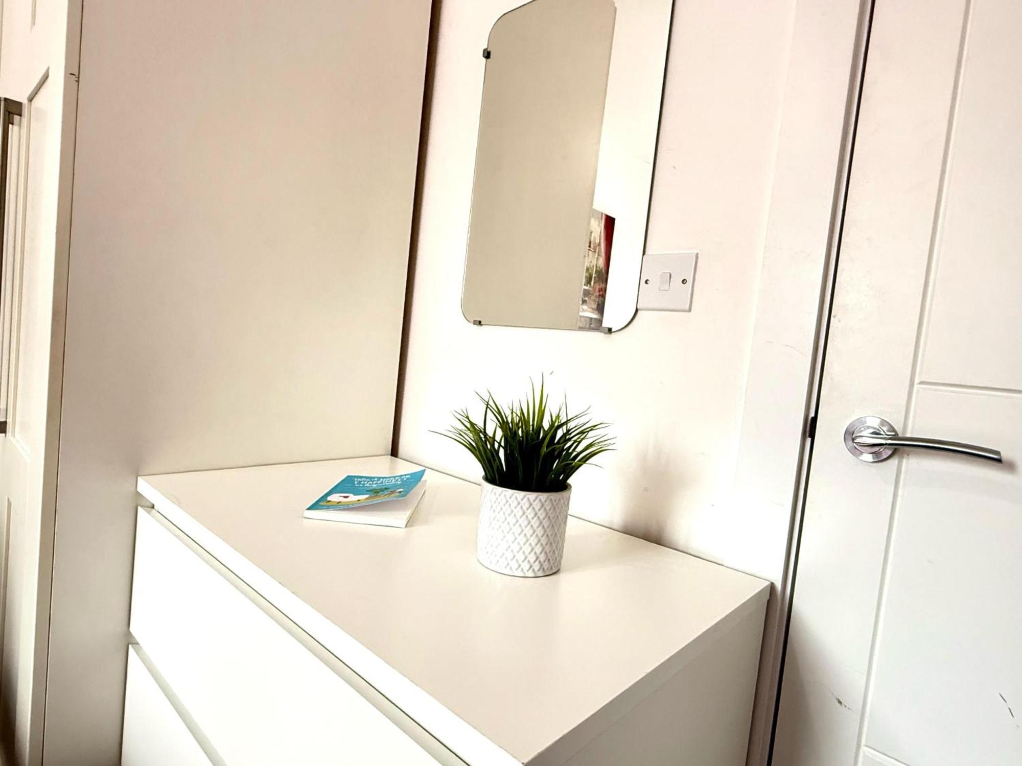 Walnut Flats-F5, Stylish 1-Bedroom - Parking, Netflix, Wifi - Close To Oxford, Bicester & Blenheim Palace Kidlington Exterior photo