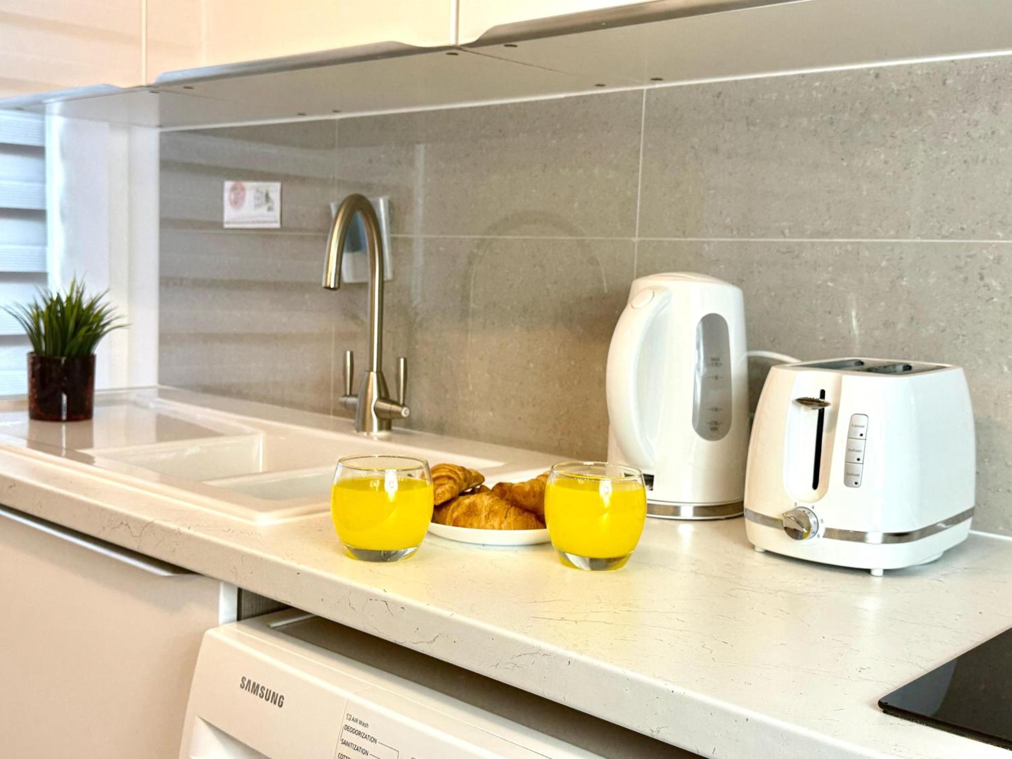 Walnut Flats-F5, Stylish 1-Bedroom - Parking, Netflix, Wifi - Close To Oxford, Bicester & Blenheim Palace Kidlington Exterior photo
